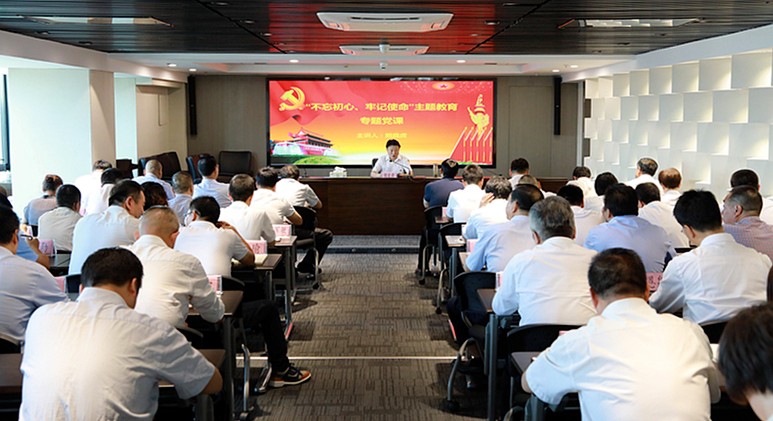 熊良虎在讲主题教育党课时指出：不忘初心铸党魂、切记使命勇继续，，，，永做新时代高质量生长的斗争者