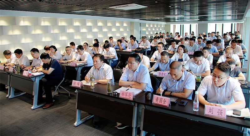 熊良虎在讲主题教育党课时指出：不忘初心铸党魂、切记使命勇继续，，，，永做新时代高质量生长的斗争者