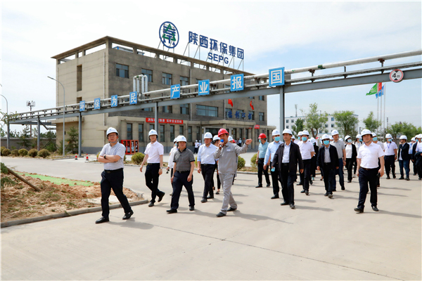 陕西6008集团集团复工复产促增添项目观摩聚会与会职员走进大秦国源三秦6008集团秦邦园区在榆项目