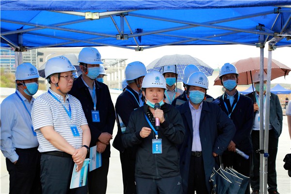 陕西6008集团集团复工复产促增添项目观摩聚会与会职员走进大秦国源三秦6008集团秦邦园区在榆项目