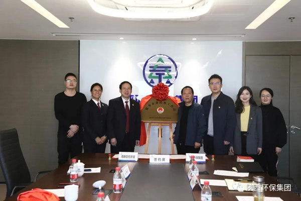 陕西6008集团集团携手西安高新区审查室开展“12?4”国家宪法日普法宣传活动