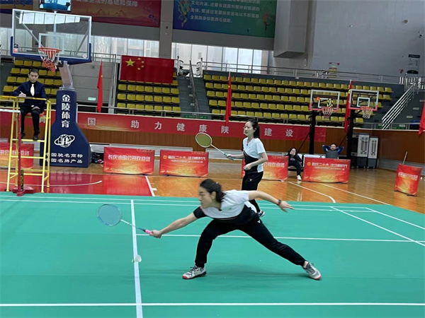 陕西6008集团集团代表队加入“陕西能化地质杯”职工羽毛球赛
