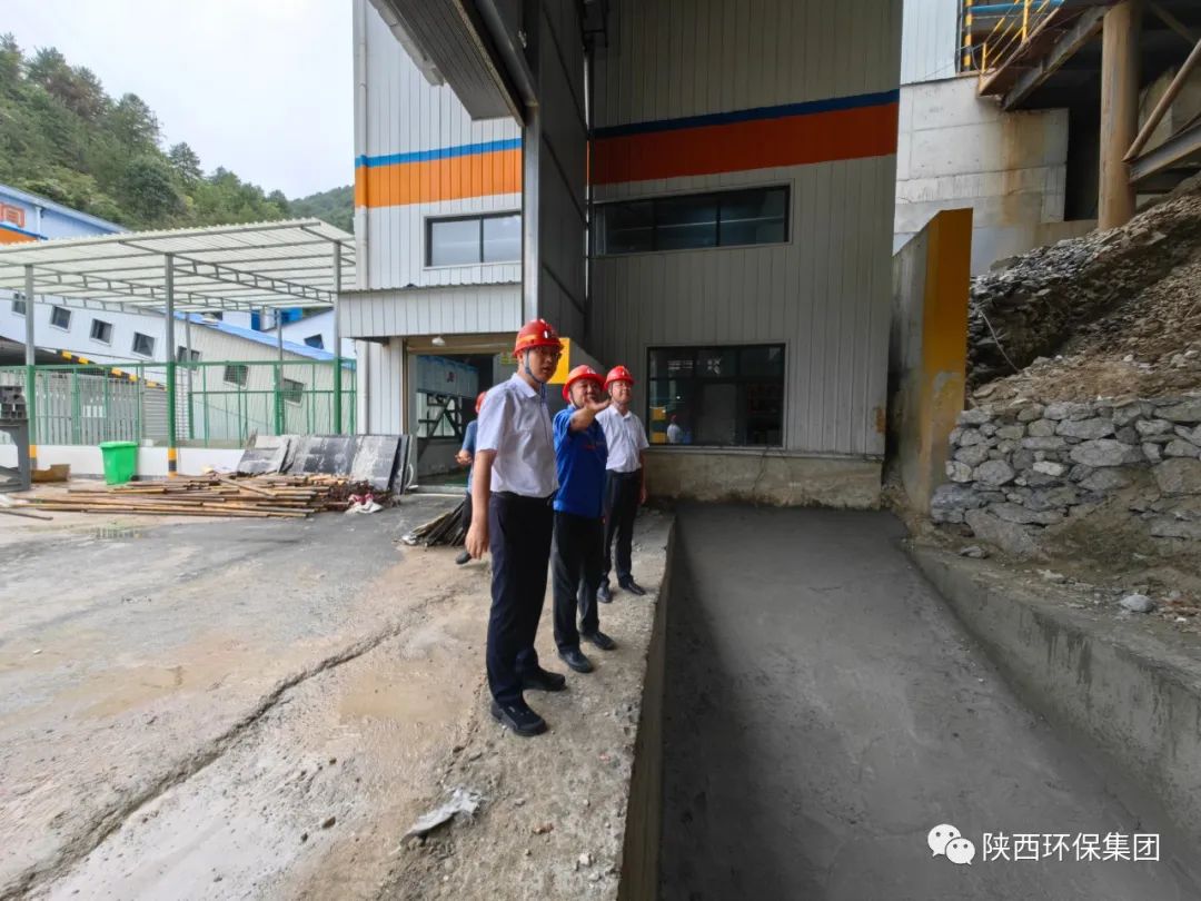 郝军亮以“四不两直”方法检查下属单位清静生产和防汛事情