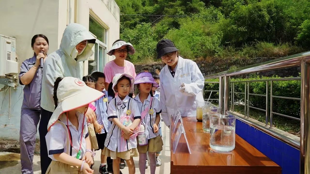 社会责任｜80余名“萌娃”开启探索水情形公司污水处置惩罚的巧妙之旅