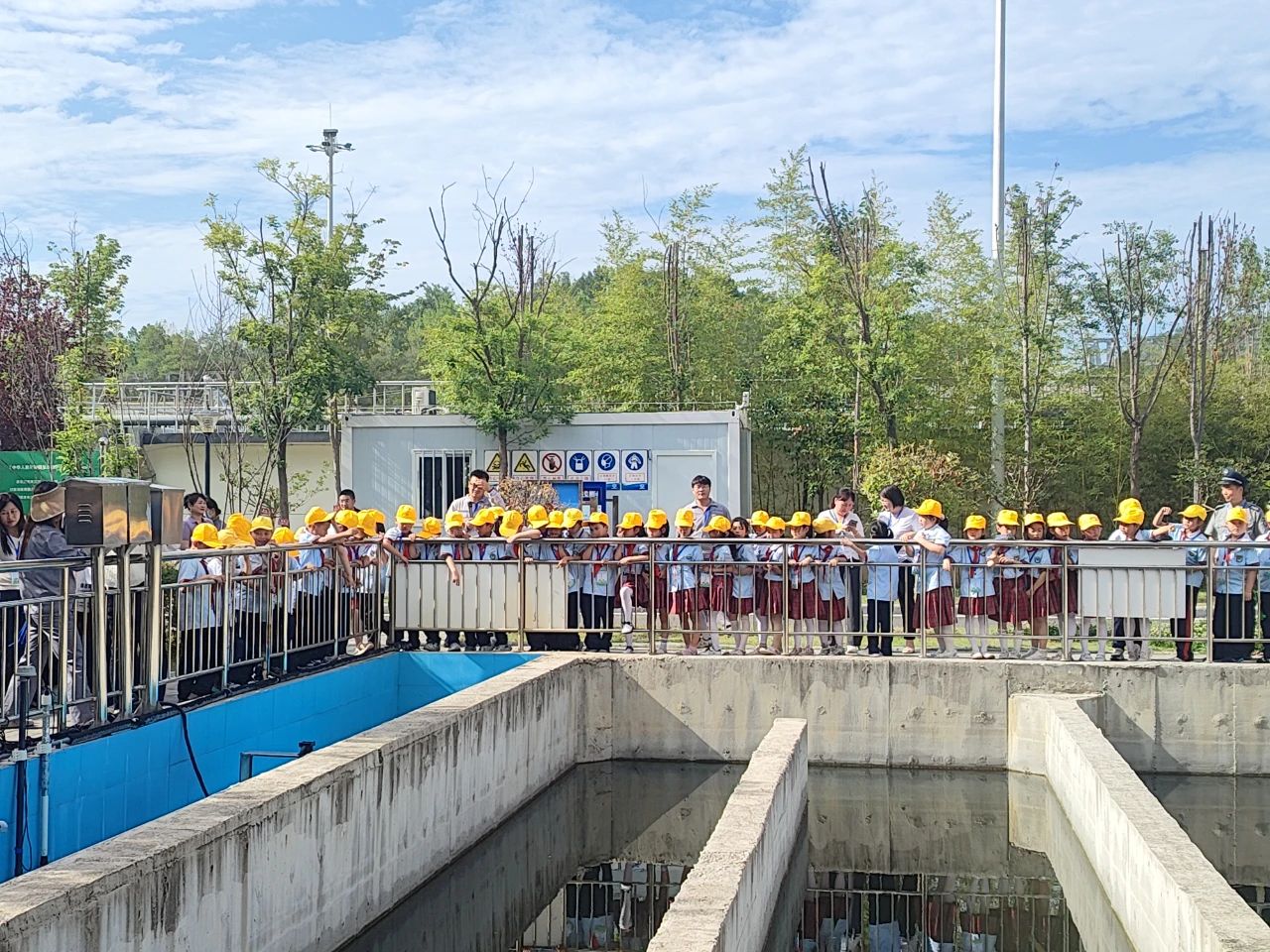 社会责任｜50余名师生走进水情形公司商南县污水处置惩罚厂探索污水治理“绿色密码”